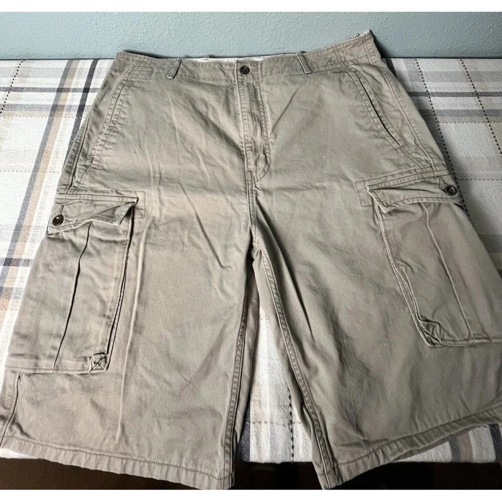 Levis Classic Khaki Cargo Men’s Shorts Size 38 Waist 11 Inseam